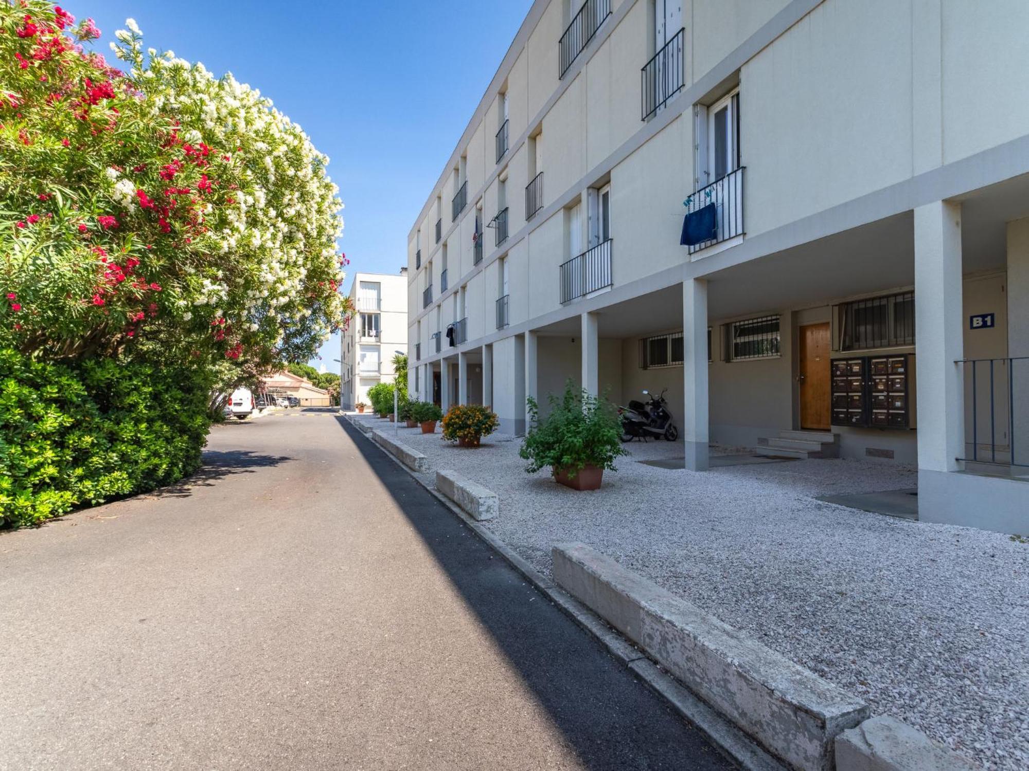 Apartment Les Roses Lauriers By Interhome Le Lavandou Exterior photo