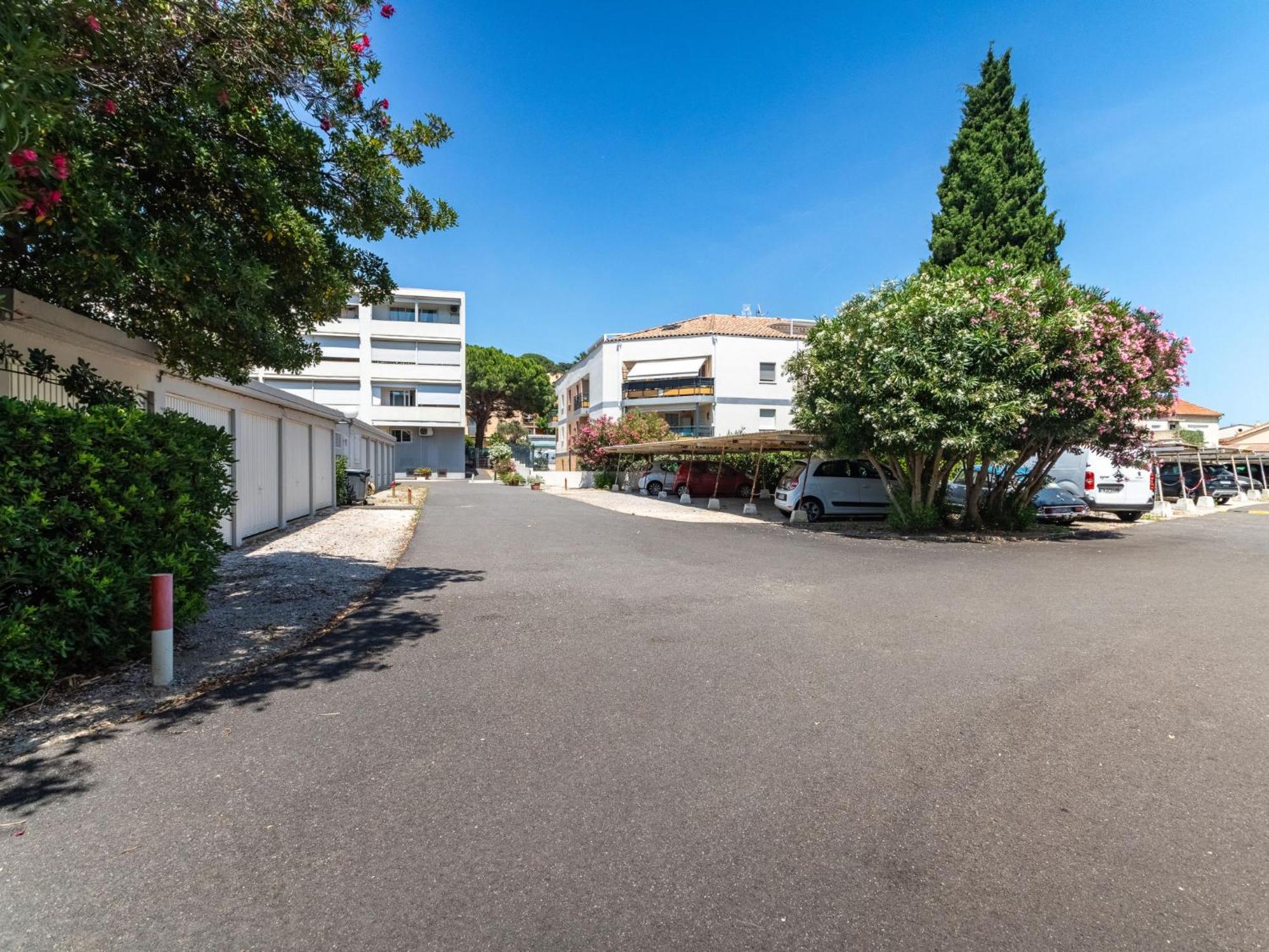 Apartment Les Roses Lauriers By Interhome Le Lavandou Exterior photo
